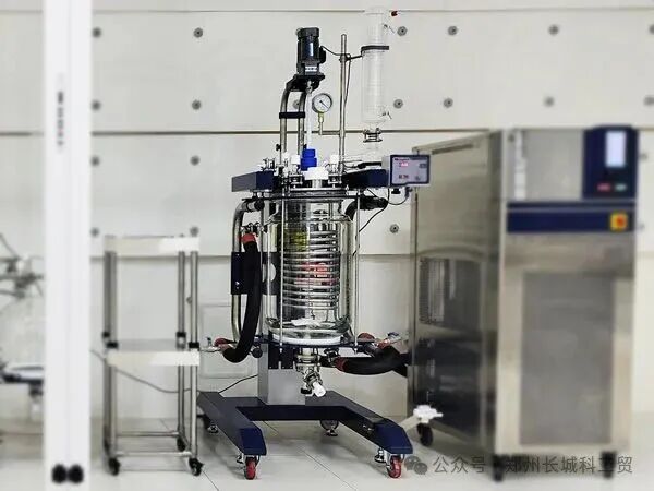 玻璃反應(yīng)釜內(nèi)冷盤(pán)管加持——直面快速放熱不慌,鎖定溫度穩(wěn)定護(hù)航